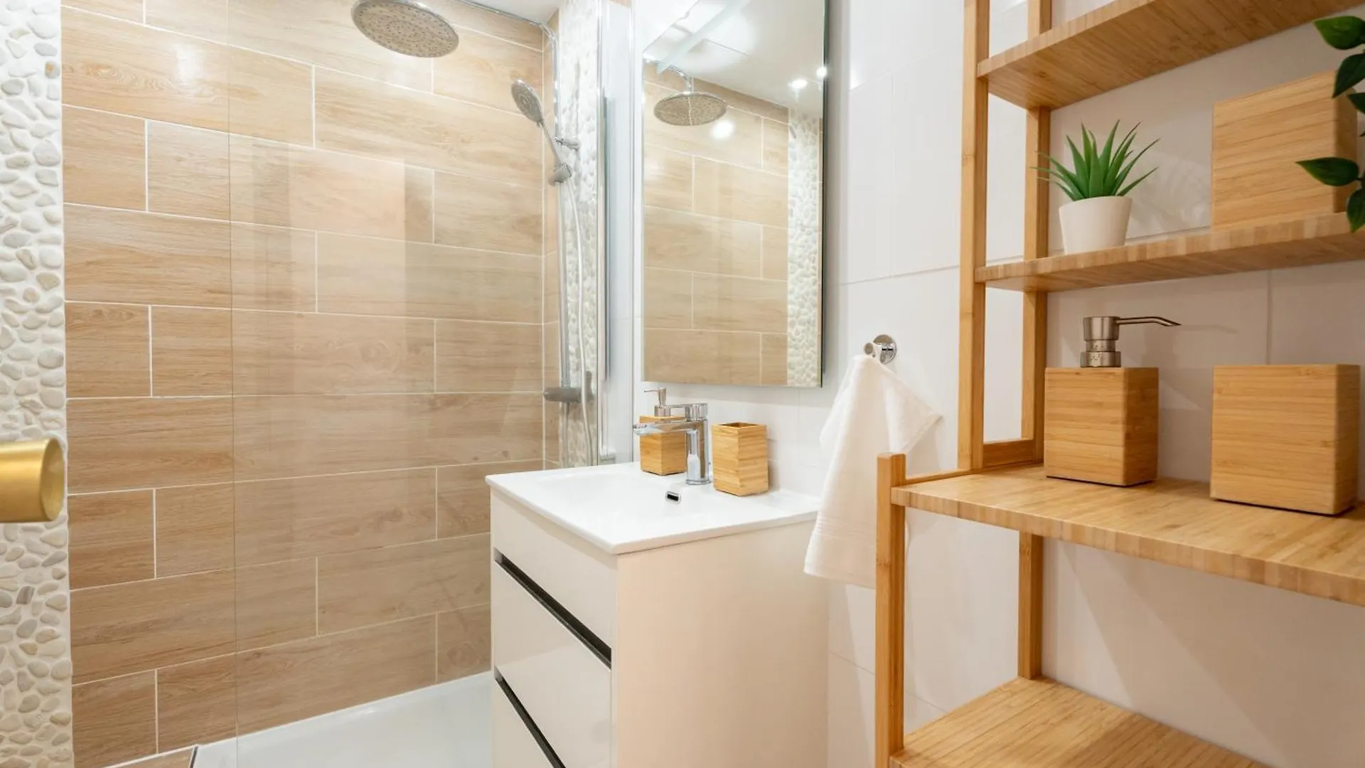 Castle Harbour Apartment With Heated Pool 로스크리스티아노스