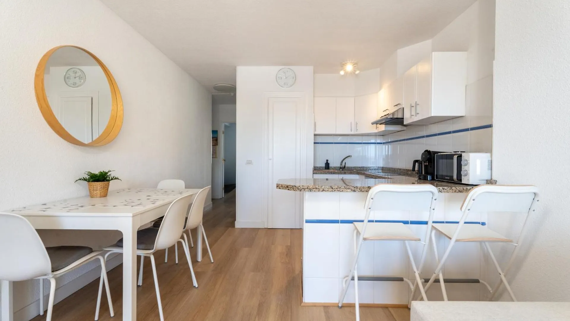 Castle Harbour Apartment With Heated Pool 로스크리스티아노스 0*,