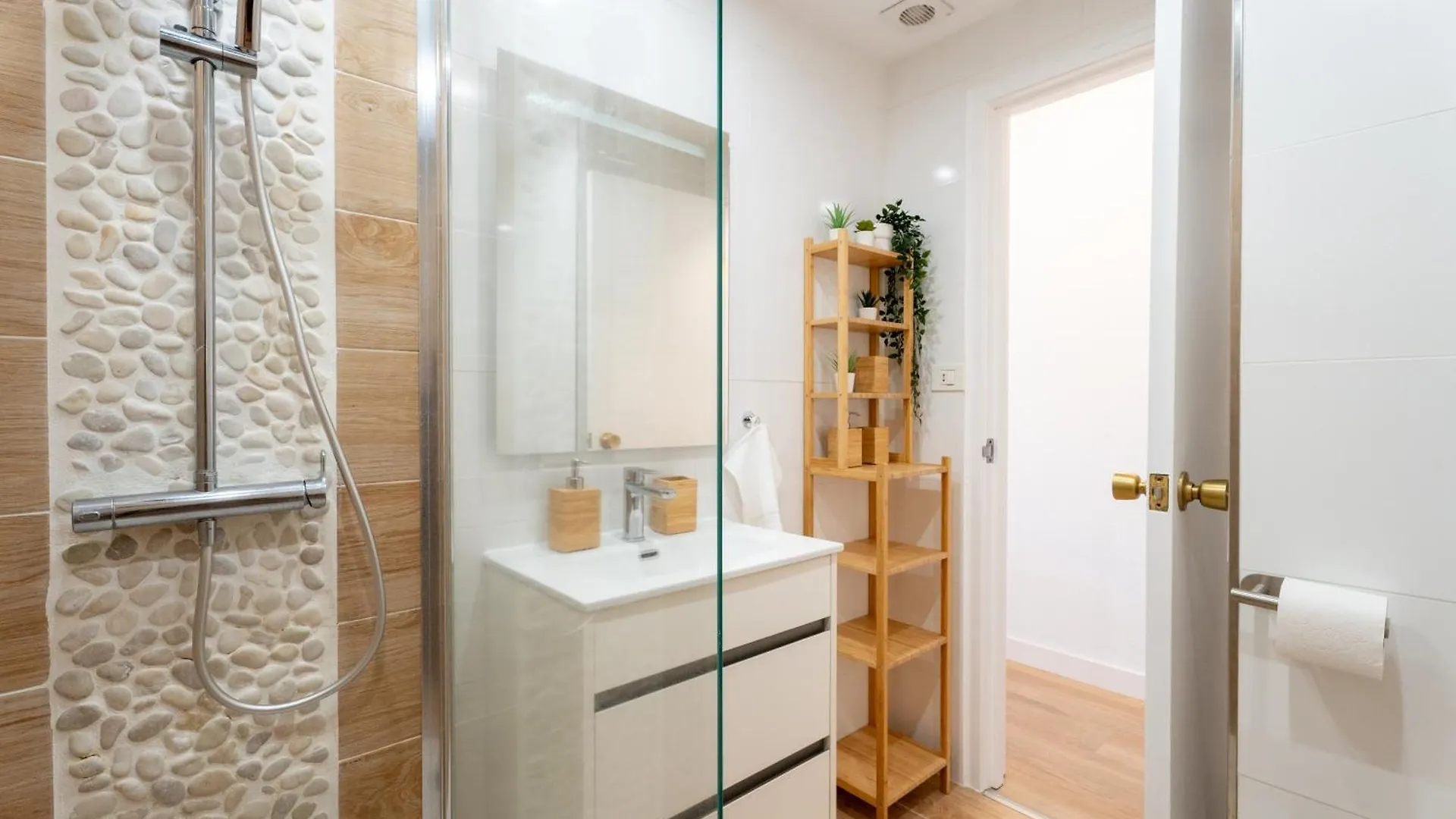 Castle Harbour Apartment With Heated Pool 로스크리스티아노스