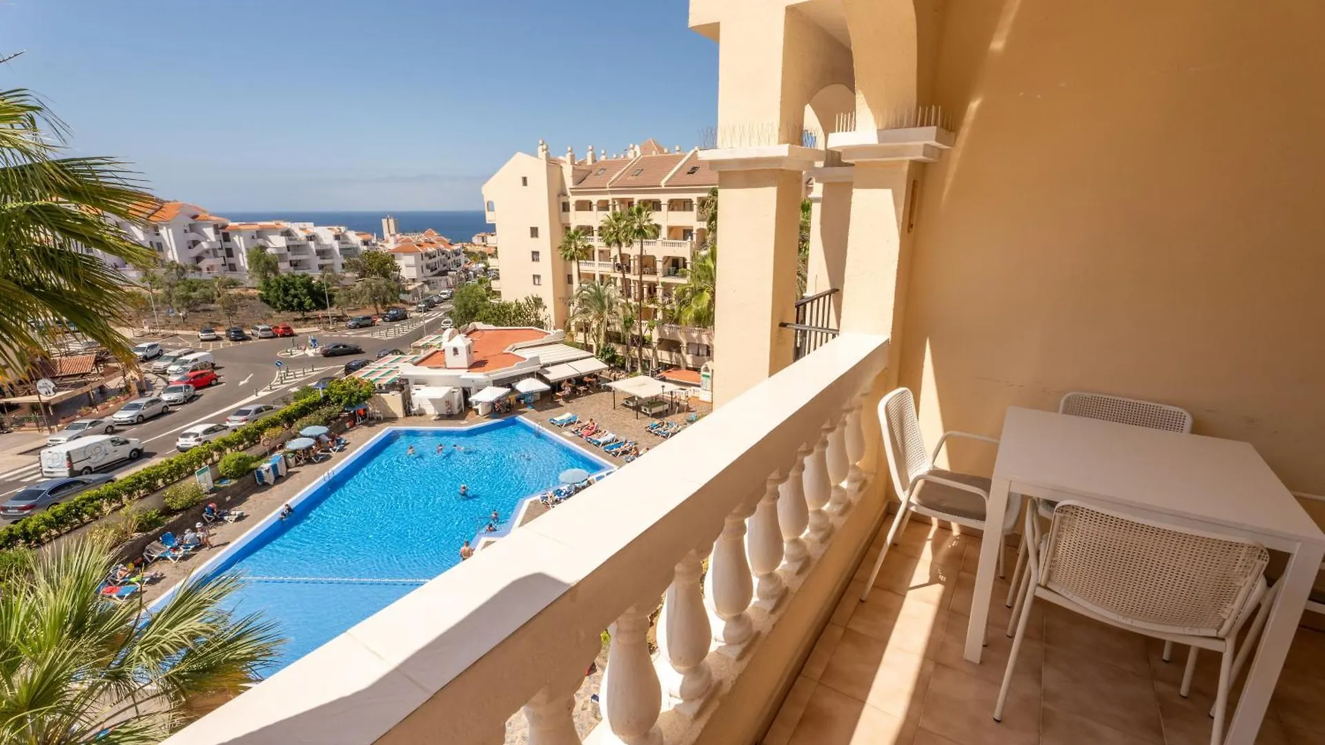 Castle Harbour Apartment With Heated Pool 로스크리스티아노스