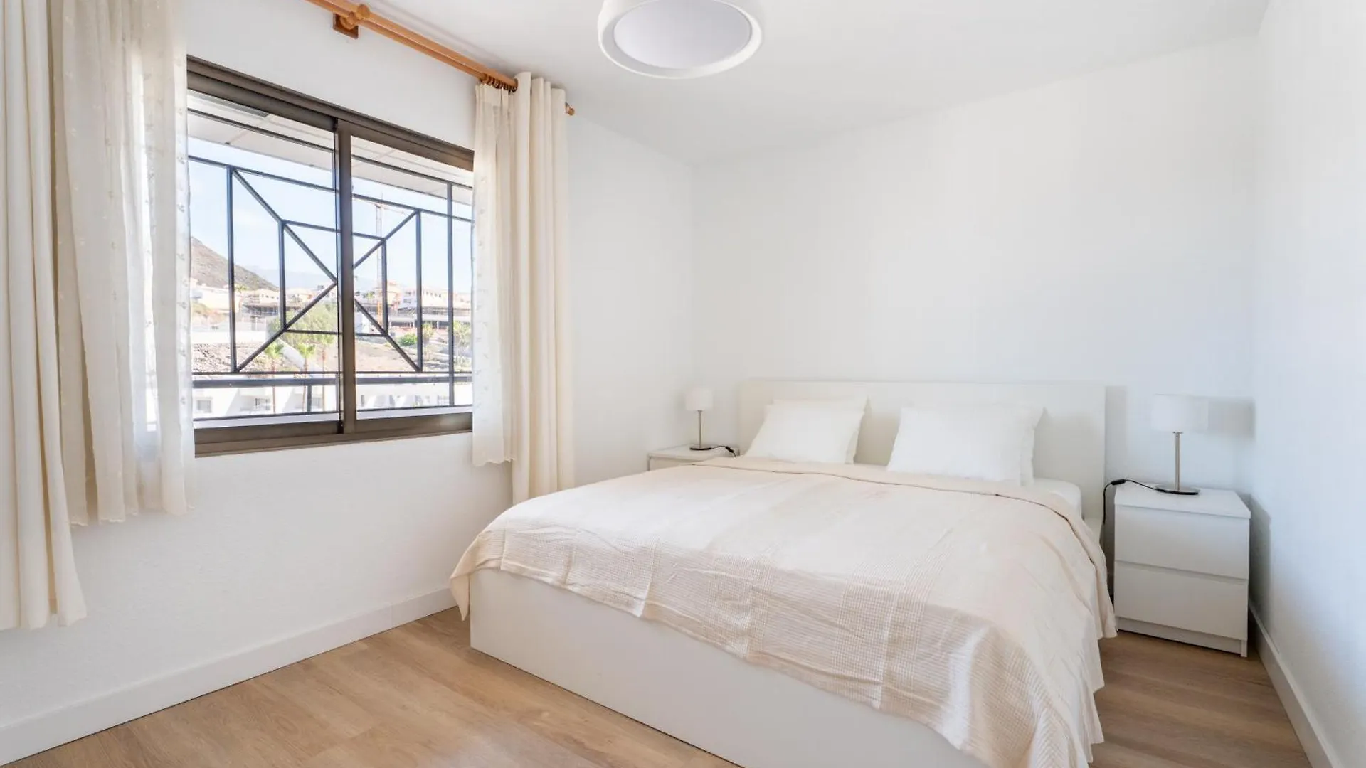 Castle Harbour Apartment With Heated Pool 로스크리스티아노스