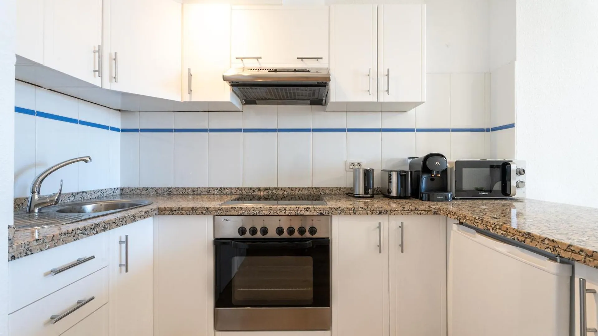 Castle Harbour Apartment With Heated Pool 로스크리스티아노스 0*,