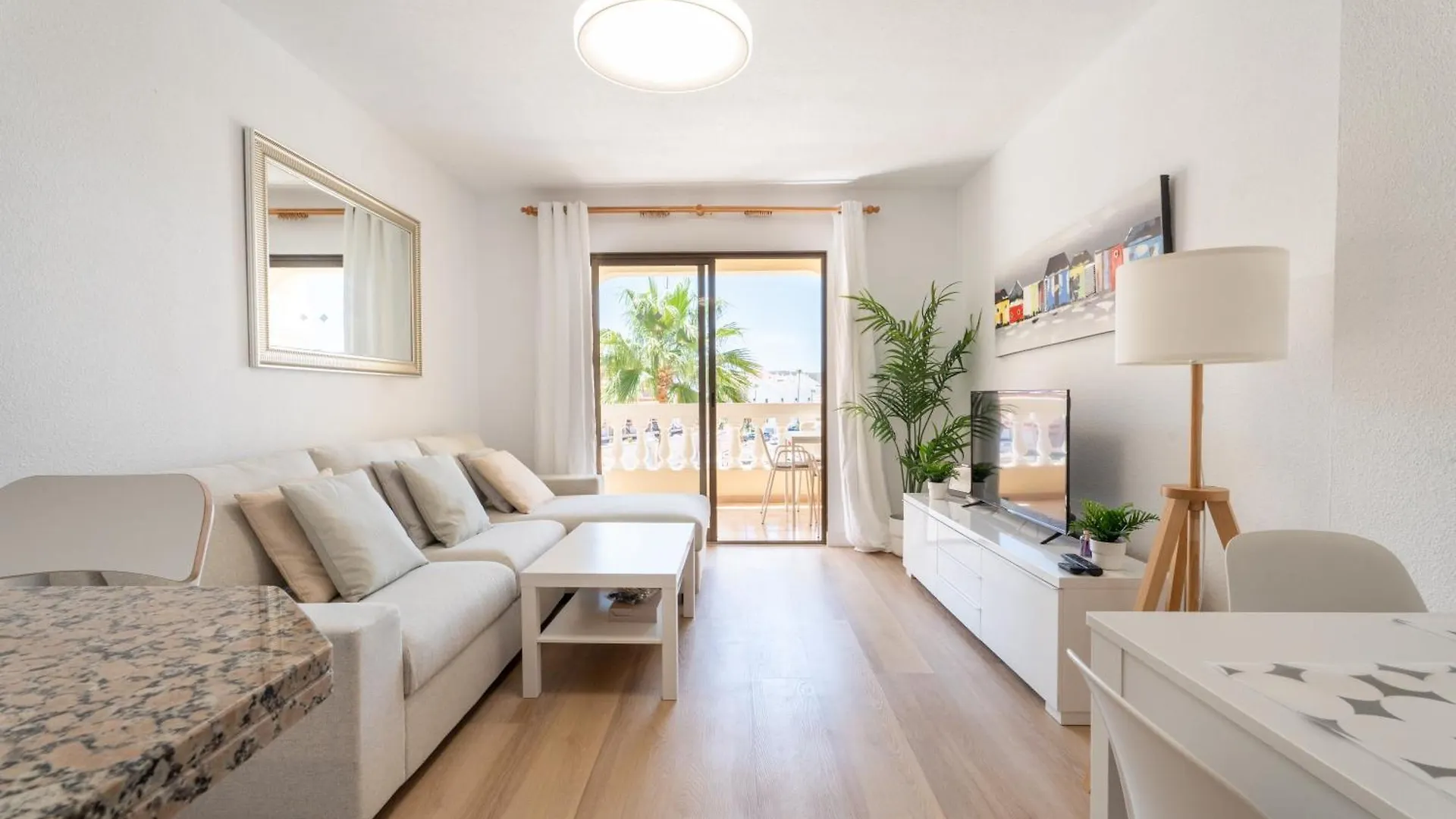 Castle Harbour Apartment With Heated Pool 로스크리스티아노스 스페인